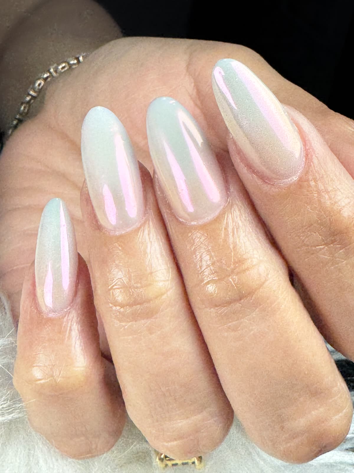 Iridescent chrome nails